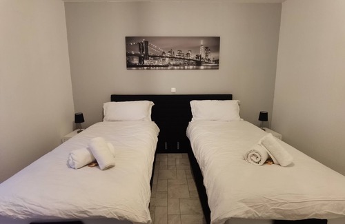 Großwiederitzsch Appartement | 2 rooms with balcony, underground parking, workplace, free coffee, 4k TV, fast wifi