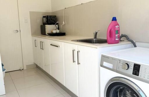Sunnybank Maison | 2 spacious rooms with shared bathroom in Modern Sunnybank Home