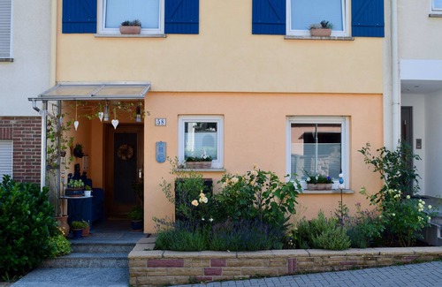 Neustadt an der Weinstrasse Appartement | Appartement de 2 étages avec une vue fantastique pour les couples, les petits groupes et les musiciens
