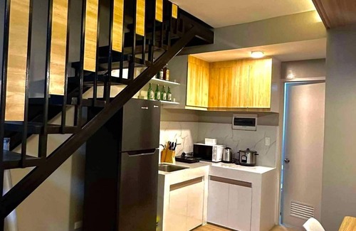 Angeles City Maison | 2-storey house with parking WIFI, Netflix, AC, Pool near Clark Airport