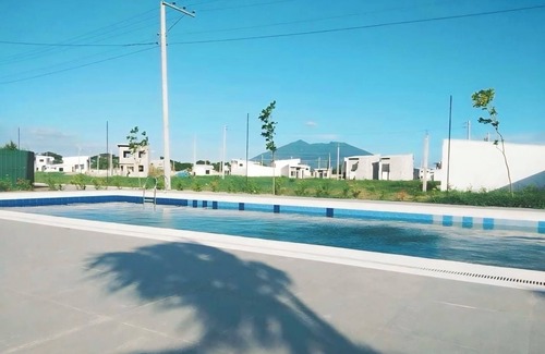Angeles City Maison | 2-storey house with parking WIFI, Netflix, AC, Pool near Clark Airport