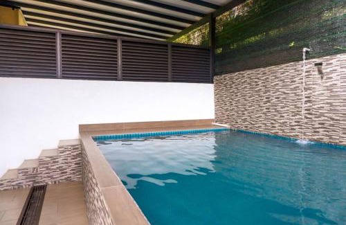 Labu Maison | 2 Storey Semi-D Homestay Nilai and KLIA, F1 Sepang with Pool