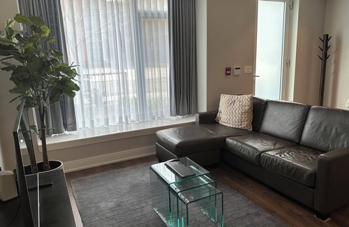 Garden District Maison | 2-Storey Townhome | Downtown | Free Parking | 100% Walk Score
