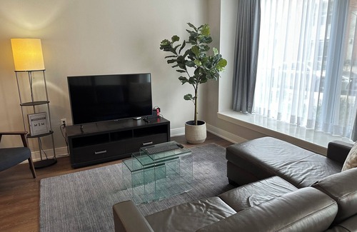 Garden District Maison | 2-Storey Townhome | Downtown | Free Parking | 100% Walk Score