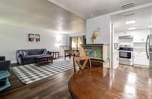 DeLand Maison | 2-Story 3/2.5 Townhome in the heart of Downtown Deland