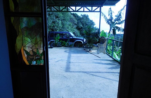 Monteverde Maison | Rainbow House est une grande maison au premier étage nichée au cœur de Monteverde.