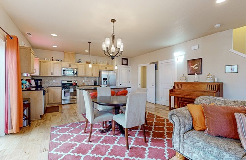 Beaverton Maison | 2-story home in great location with fireplace, grill, fast WiFi, & streaming