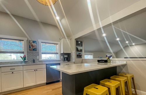 Salisbury Maison | 2-story home near downtown with enclosed backyard, grill, streaming, W/D, desk