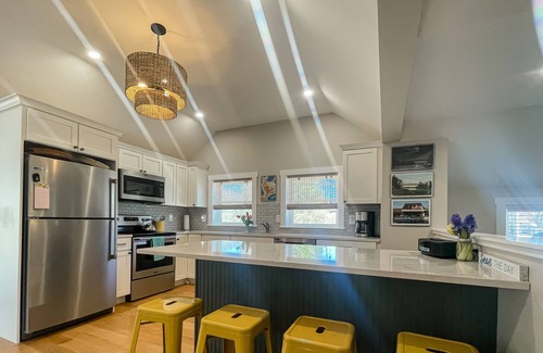 Salisbury Maison | 2-story home near downtown with enclosed backyard, grill, streaming, W/D, desk