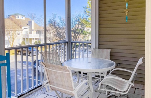 Bethany Beach Copropriété | 2-Story Sea Colony Condo w/Bikes, Fireplace, Shared Pools, Gym, Sauna, & Tennis