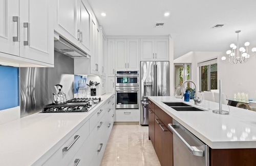 Hendricks and Venice Isles Maison | 2 Townhomes as 1 Mega Compound ~ Heated Splash Pool ~ 2 Jacuzzis ~ Walk to Las Olas Blvd.