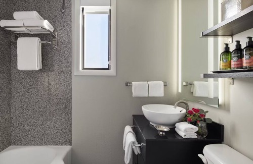 Capitol Hill Hôtel | 2-Unit Spacious Retreat Near US Capitol | Ideal for History Lovers & Sightseeing
