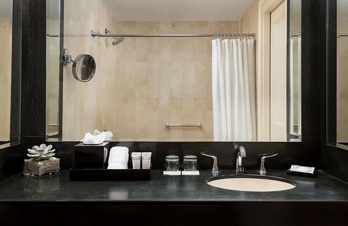 Central New York City Hôtel | 2 Units, Studio Room 2 Queen Beds, The Michelangelo Hotel, Parking