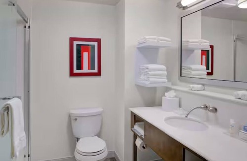 Columbus Hôtel | 2 Units with Saltwater Pool | Free Breakfast | EV Charging | Near Casino