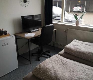 Kolding Maison | 2 værelser m minikøkken brusekabine og toilet 4 prs