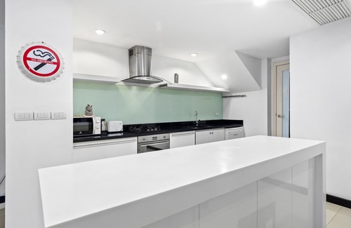Kathu Maison | 2 villas, 9 chambres pour 24 personnes. 2 piscines.