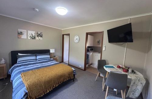 Canowindra Appartement | #2 Waddell Studio Apartment