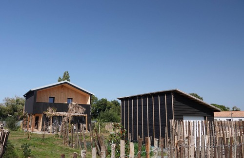 Les Conches Maison | 2 wooden houses near the ocean. Quiet, perfect for family gatherings.