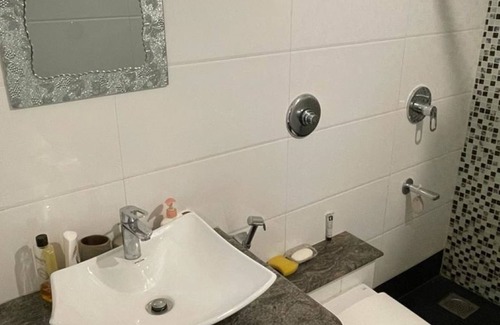 Benaulim Appartement | 2 x King Size en suite bedrooms with wardrobes with fridge and filtered water.