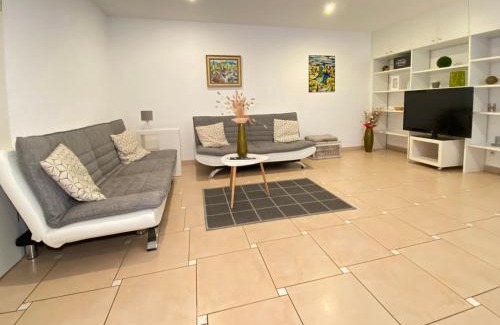 Gaertringen Appartement | 2 Zimmer Apartment, 70 qm, max 4 Pers, private Terasse, 2 Parkplätze, Internet 250 MBit