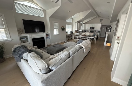 Sea Isle City Maison | 20 37th Street EAST, Sleeps 14, 150 feet to the beach, in the heart of Sea Isle!