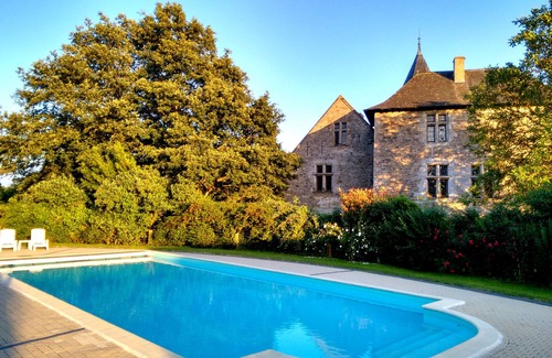 Bellevigne-en-Layon Maison | Château de vacances et piscine dans le jardin de la France