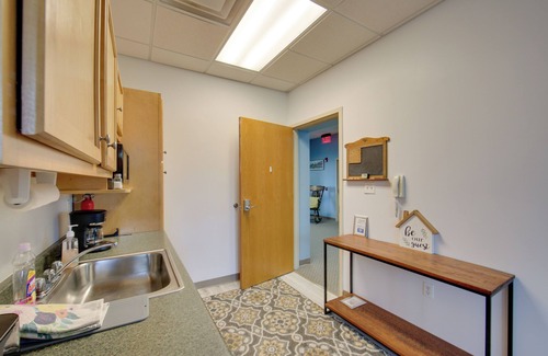 New Kensington Appartement | 20 Mi to Dtwn Pittsburgh: Pet-Friendly Apartment