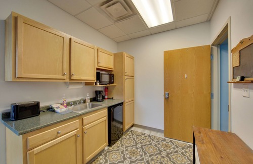 New Kensington Appartement | 20 Mi to Dtwn Pittsburgh: Pet-Friendly Apartment