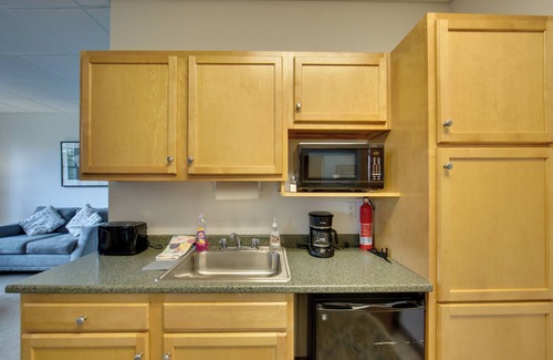 New Kensington Appartement | 20 Mi to Dtwn Pittsburgh: Pet-Friendly Apartment