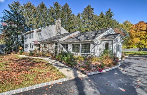 Wayne Maison | 20 Mi to Philly Inviting Home with Yard in Wayne!