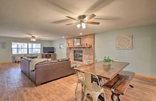 Earleton Maison | 20 Mi to UF Campus Santa Fe Lake Escape with Dock!