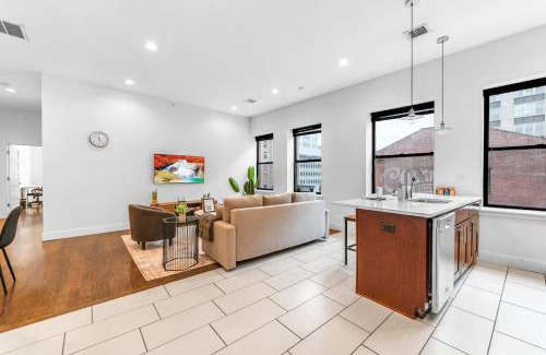 Central Business District Appartement | 20 MIN to Manhattan! 2BR Luxurious Comfy & Spotless
