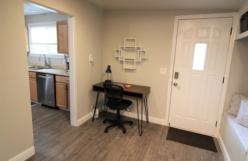 Arvada Maison | Free RV parking, Private home, dogs are welcome. Close to everything