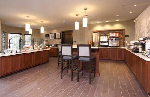 Amherst Appartement | 20 Minutes from Niagara Falls! Pool & Hot Tub.