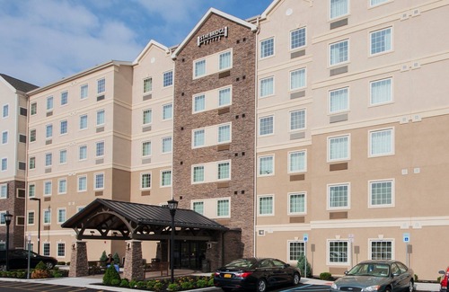 Amherst Appartement | 20 Minutes from Niagara Falls! Pool & Hot Tub.