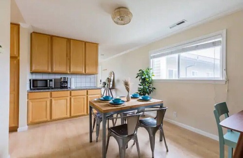 Sharp Park Copropriété | 20 minutes to SF, One block to the beach, fire pit on expansive deck