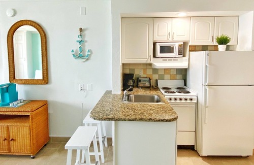Van Valzah Appartement | 20% OFF! - Beautiful Ocean Front Studio in Daytona Beach!