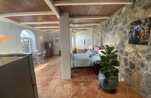 Estate Saint Quaco and Zimmerman Villa | Écoutez les vagues de cette villa en pierre de luxe avec piscine, intimité, vues à 180 °!