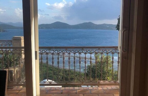 Estate Saint Quaco and Zimmerman Villa | Écoutez les vagues de cette villa en pierre de luxe avec piscine, intimité, vues à 180 °!