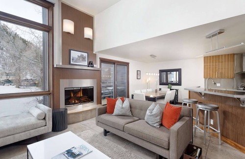 Aspen Copropriété | Luxury Aspen Retreat - À pied des restaurants / boutiques, des 2 balcons, du bain à remous et de la piscine extérieure / Tennis en été