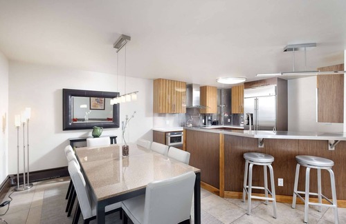 Aspen Copropriété | Luxury Aspen Retreat - À pied des restaurants / boutiques, des 2 balcons, du bain à remous et de la piscine extérieure / Tennis en été