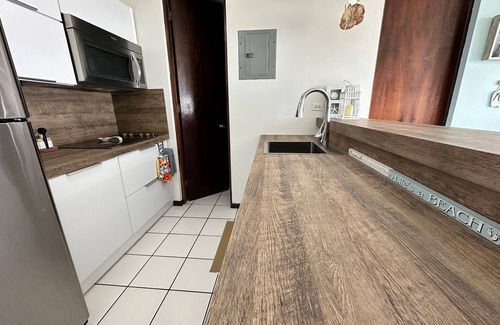 Guanajibo Copropriété | 20 pas de la plage! WiFi, entièrement climatisé, communauté fermée