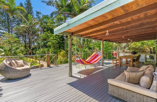New Brighton Maison | 20 Steps - STUNNING Beachfront RETREAT. Private beach access. North Byron