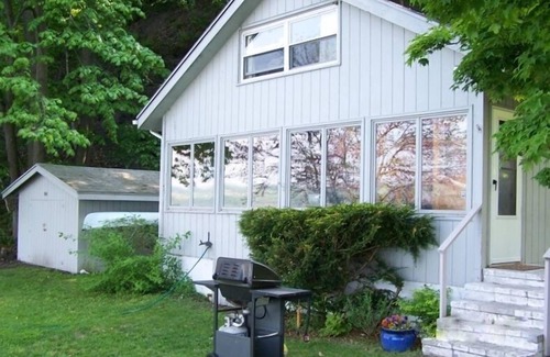 Valois Cottage | 200 pieds d'accès au lac de niveau.