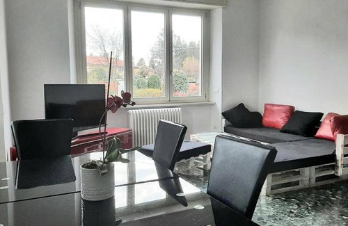 Travedona-Monate Lit Et Petit-Déjeuner | 200 m² Chambre d'hôtes ∙ 3 chambres ∙ 11 personnes