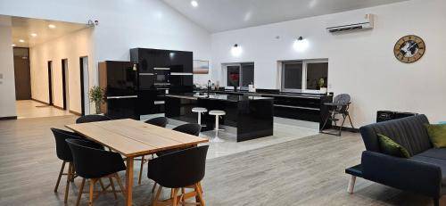 At Samat Villa | 200 m² Villa ∙ 2 chambres ∙ 8 personnes