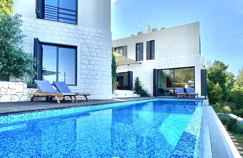 Mimice Villa | 200 m² Villa ∙ 4 chambres ∙ 8 personnes