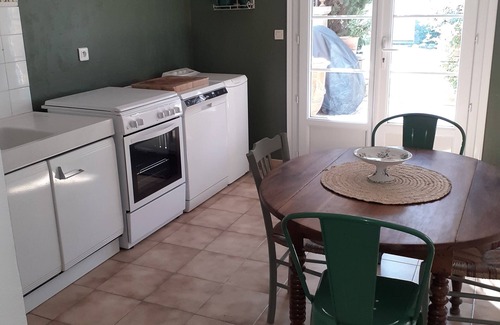 Chateauneuf-de-Gadagne Appartement | A 200 mètres du cœur du village, App 55 M² WiFi Dans Résid cour fermée, au calme