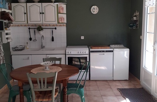 Chateauneuf-de-Gadagne Appartement | A 200 mètres du cœur du village, App 55 M² WiFi Dans Résid cour fermée, au calme