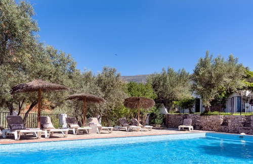 Orgiva Maison | 200 year old farmhouse · olive groves · mountain views · gated pool · near town